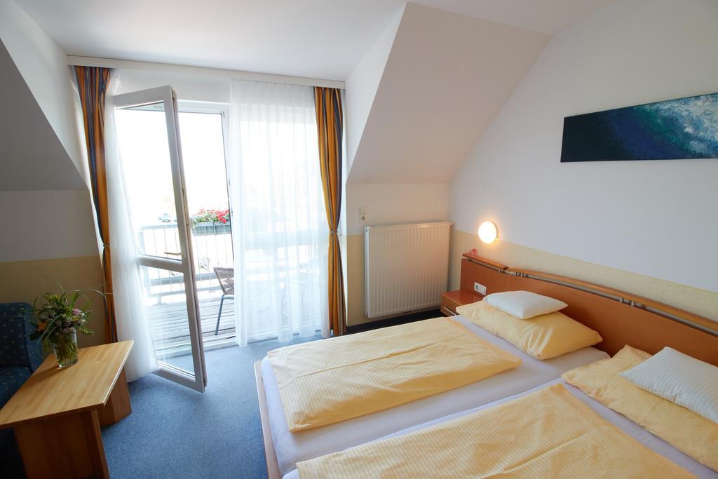 Hotel & Restaurant Seehof Podersdorf am See Exterior photo